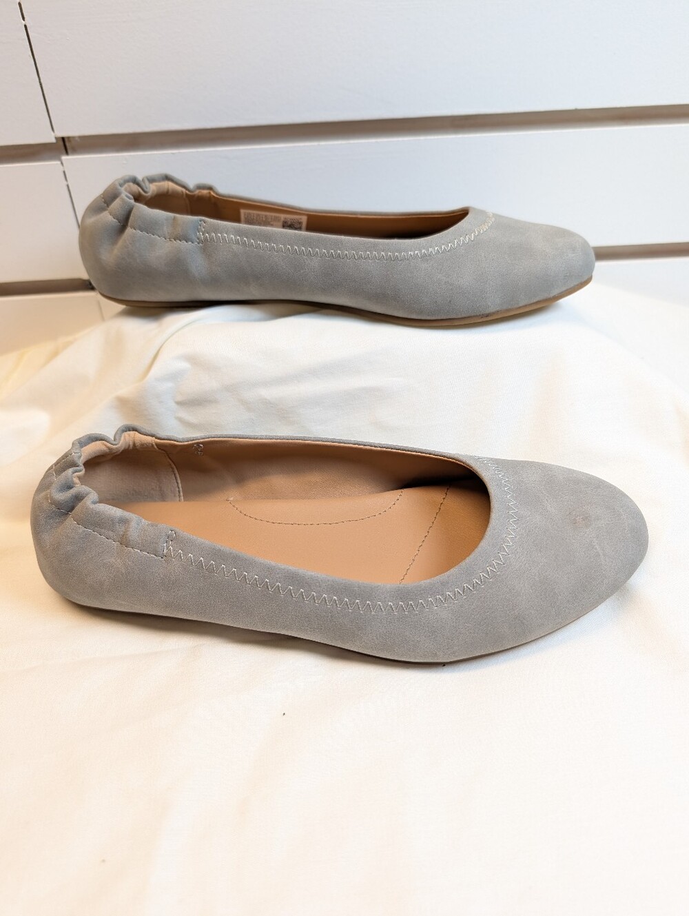 Toms Judith Grey Suede PU Faux Leather Lightweight Ballet Flats Size 6.5 NWOB - Picture 3 of 8